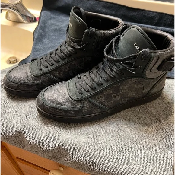 Men’s Louis Vuitton shoes - Picture 1 of 8